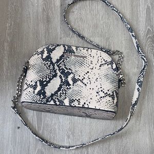 STEVE MADDEN CROSSBODY